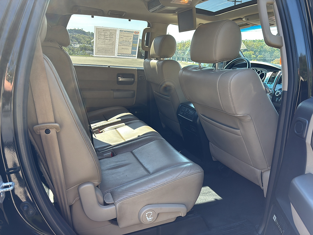 2016 Toyota Sequoia photo 19 of 27