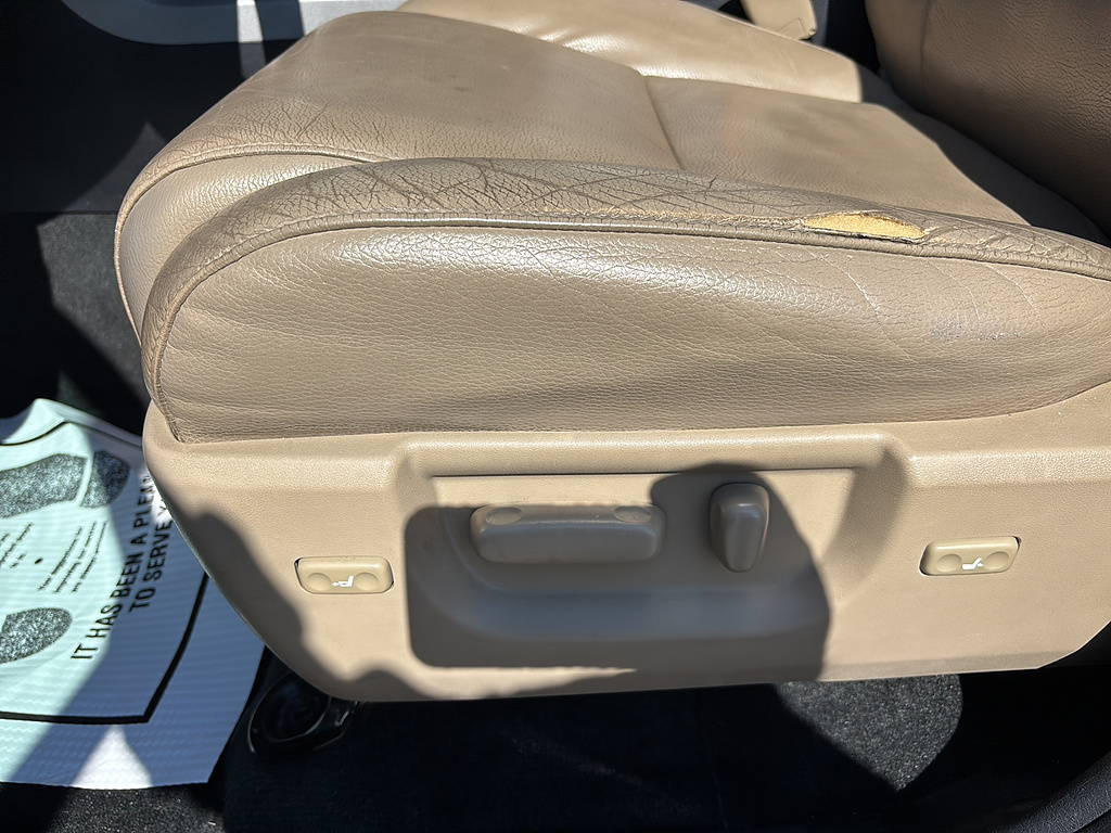 2016 Toyota Sequoia photo 12 of 27