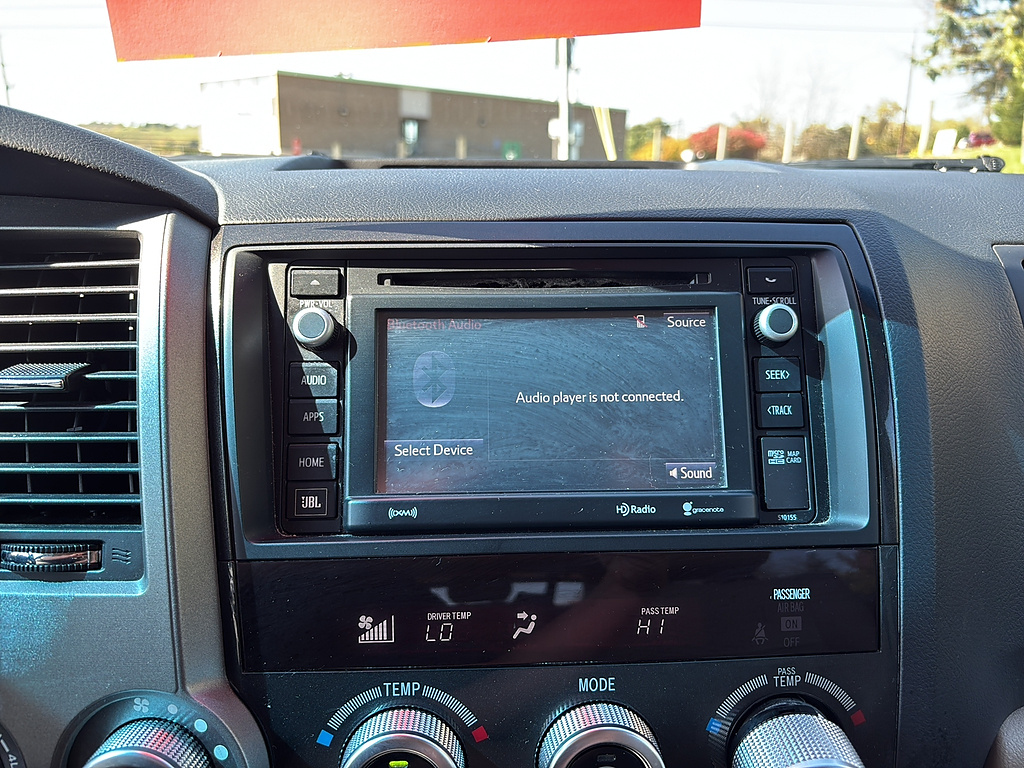 2016 Toyota Sequoia photo 22 of 27