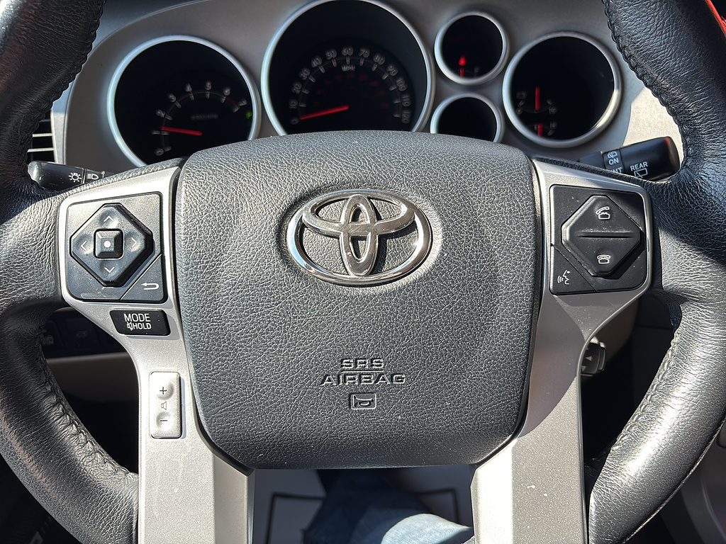 2016 Toyota Sequoia photo 26 of 27
