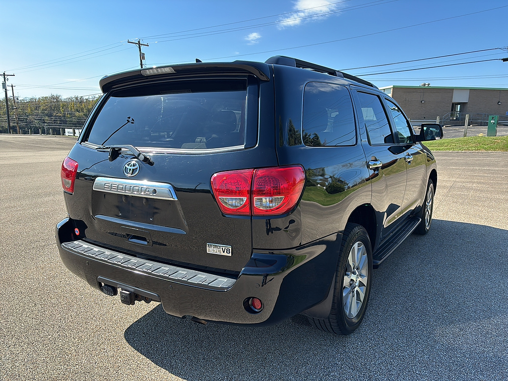2016 Toyota Sequoia photo 4 of 27