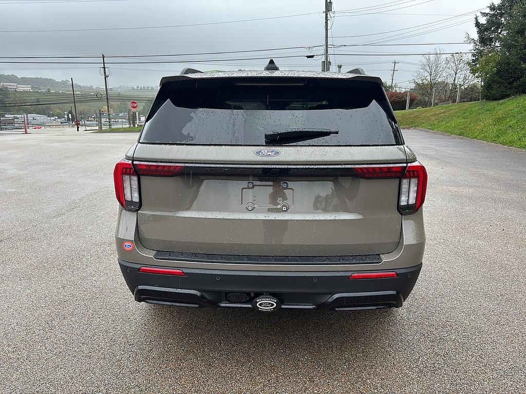 2027 Ford Explorer photo 3 of 25