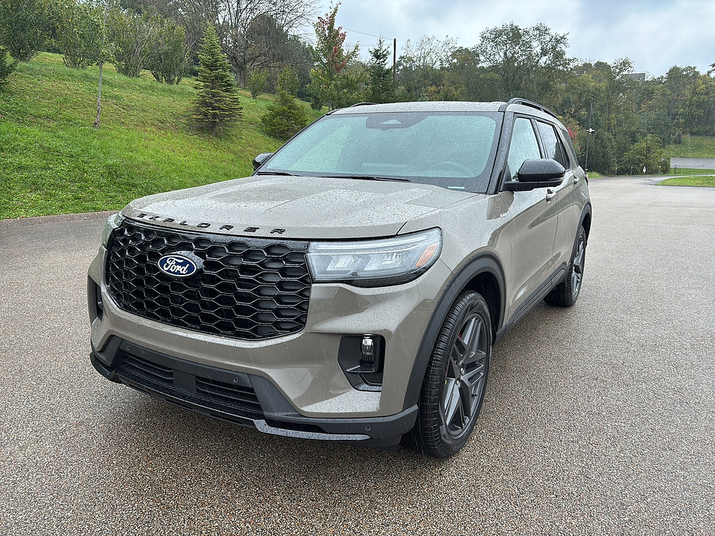 2027 Ford Explorer photo 8 of 25