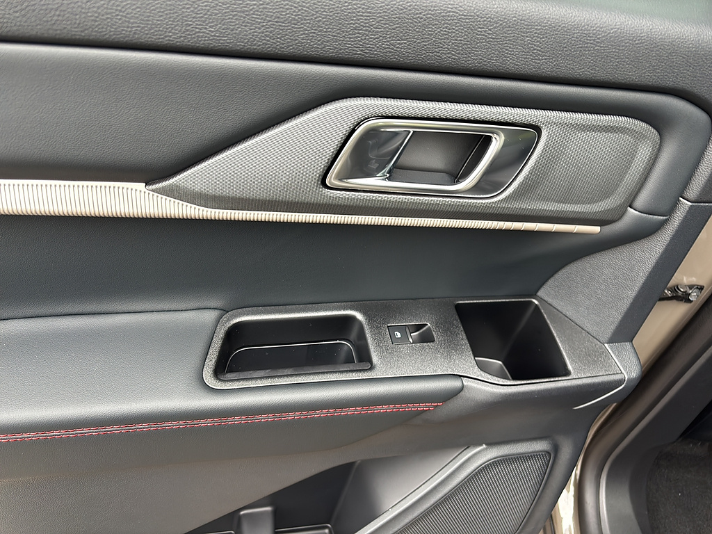 2027 Ford Explorer photo 16 of 25