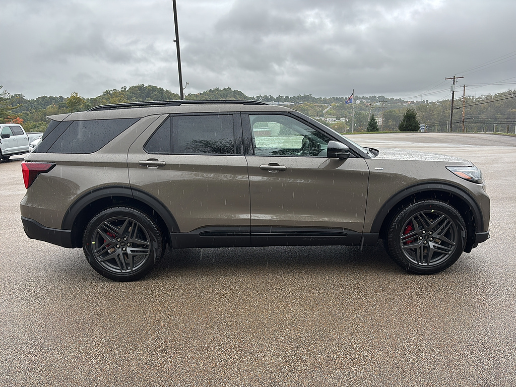 2027 Ford Explorer photo 5 of 25