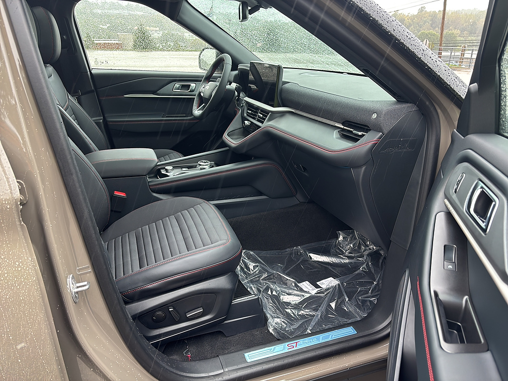 2027 Ford Explorer photo 19 of 25