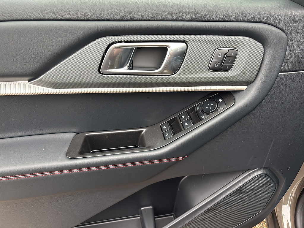 2027 Ford Explorer photo 13 of 25