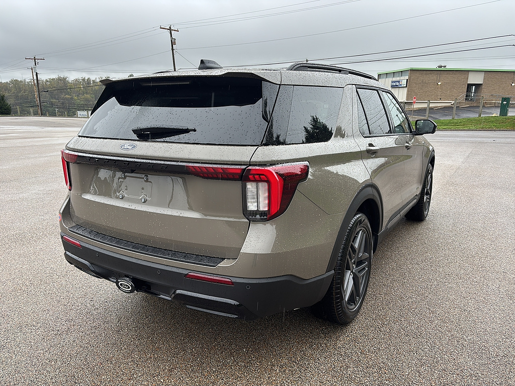 2027 Ford Explorer photo 4 of 25
