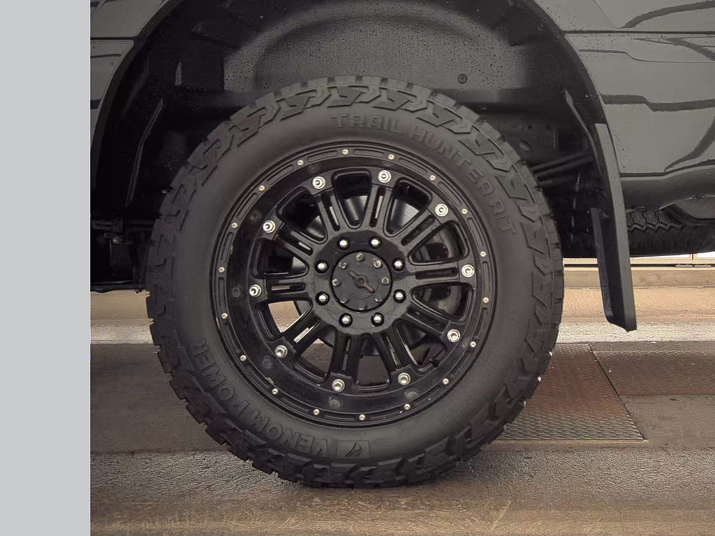 2025 Ford Super Duty F-250 SRW photo 12 of 17