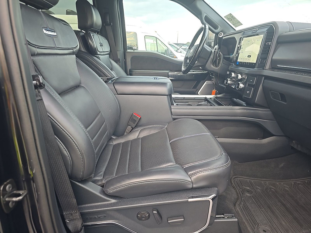 2025 Ford Super Duty F-250 SRW photo 14 of 17