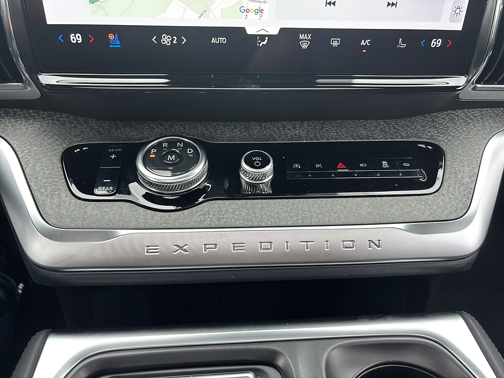 2027 Ford Expedition photo 23 of 25