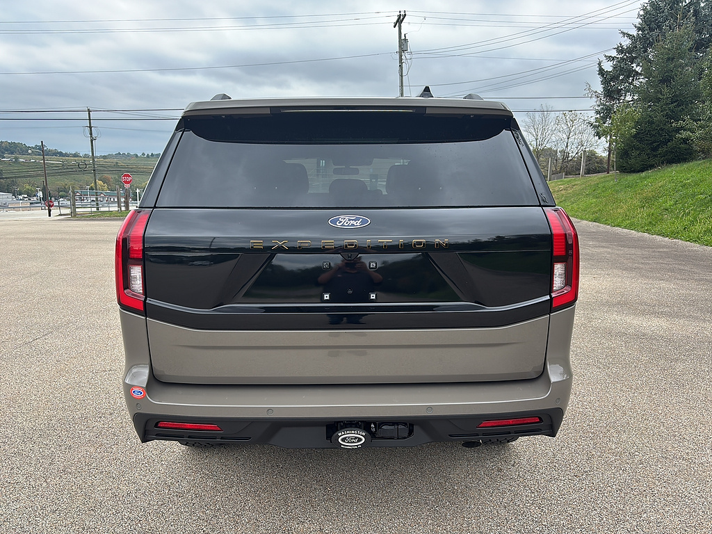 2027 Ford Expedition photo 3 of 25