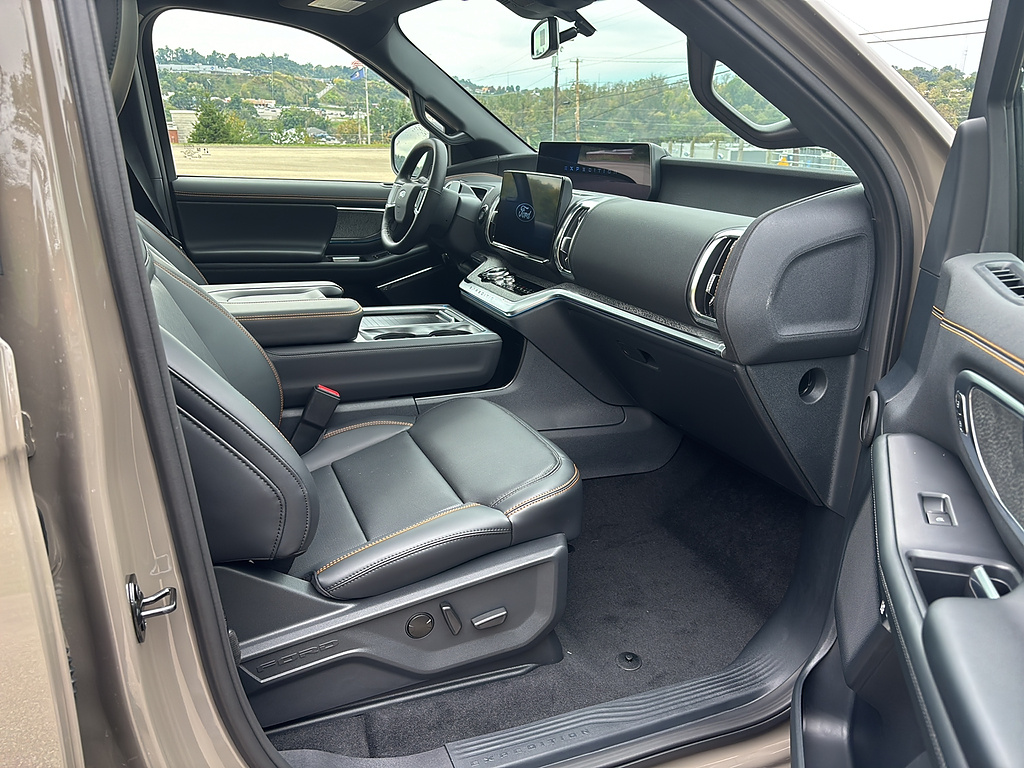 2027 Ford Expedition photo 19 of 25