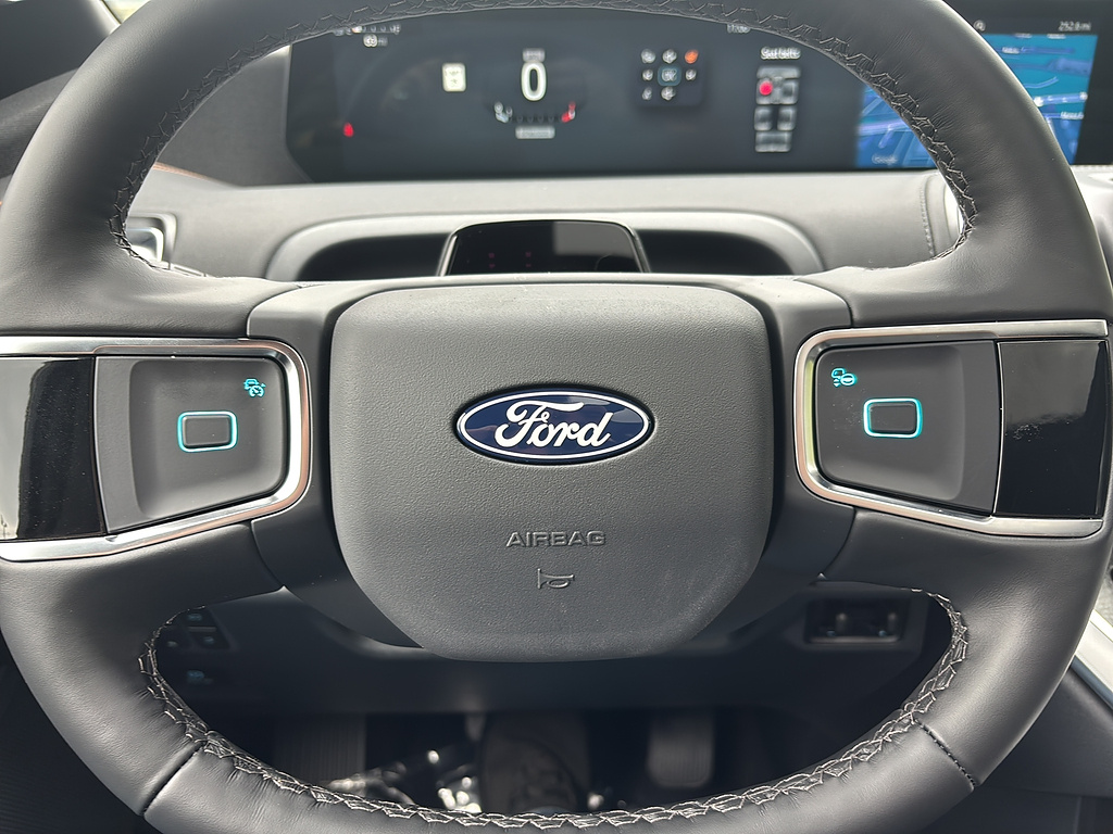 2027 Ford Expedition photo 24 of 25
