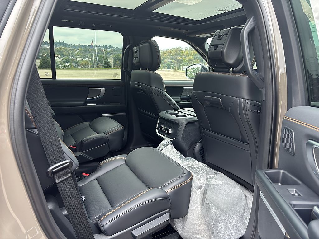 2027 Ford Expedition photo 18 of 25