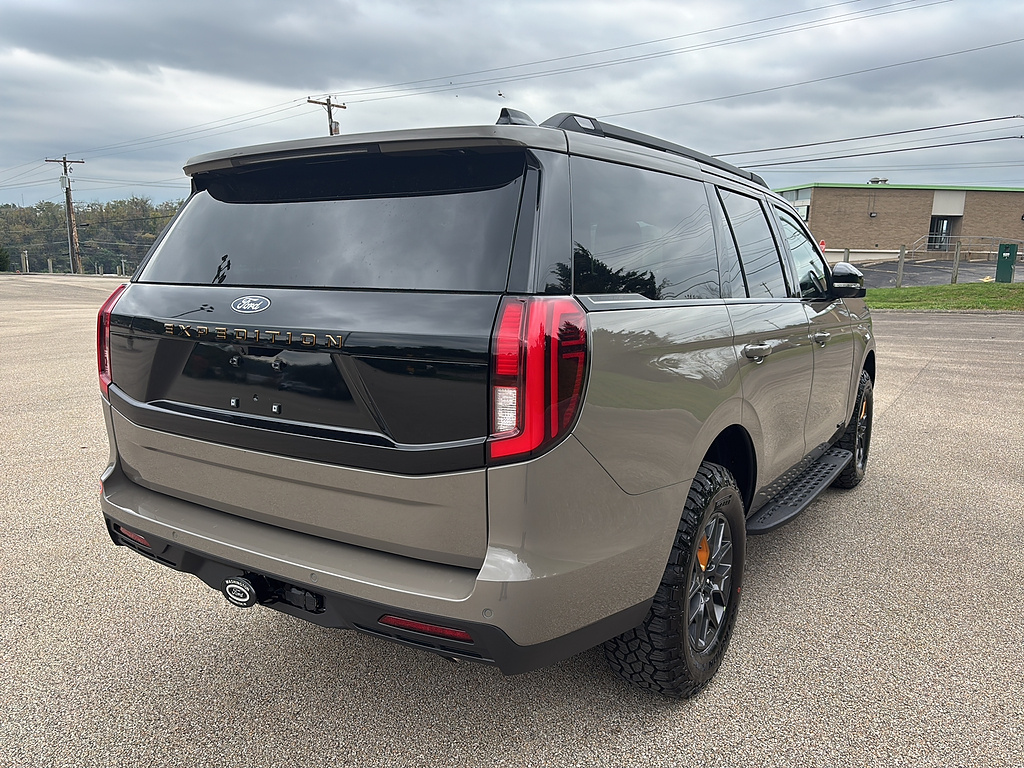 2027 Ford Expedition photo 4 of 25