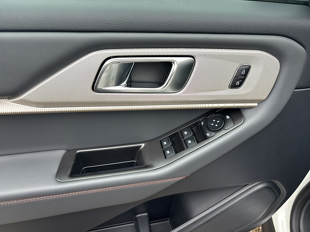 2027 Ford Explorer photo 13 of 26