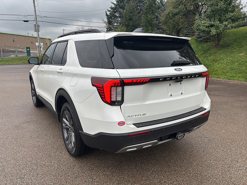 2027 Ford Explorer photo 2 of 26