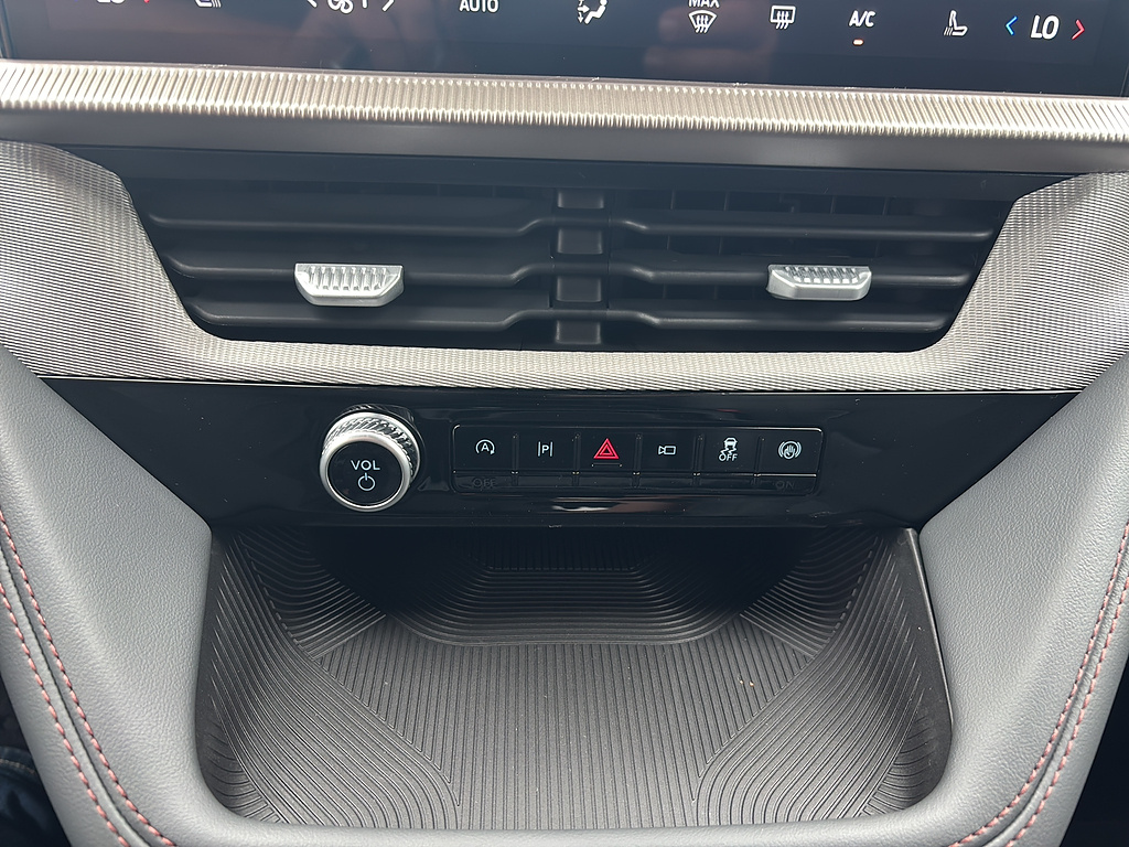 2027 Ford Explorer photo 23 of 26