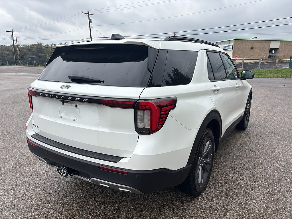 2027 Ford Explorer photo 4 of 26