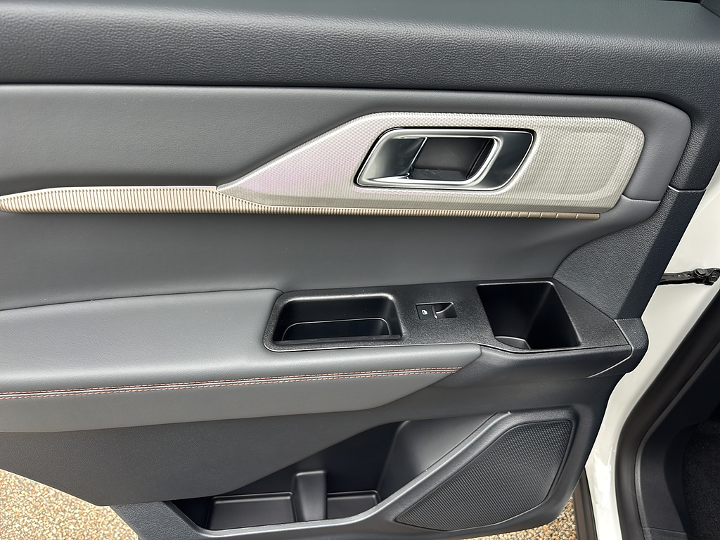2027 Ford Explorer photo 16 of 26
