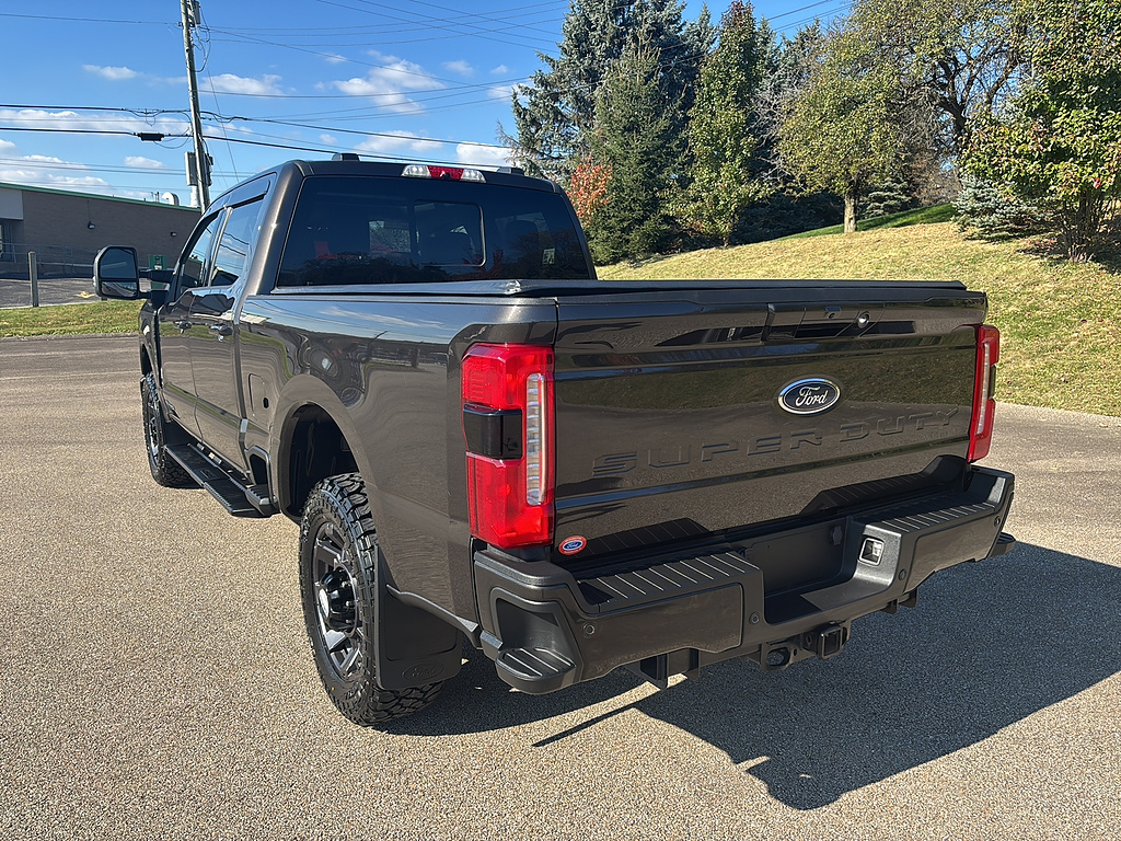 2024 Ford Super Duty F-250 SRW photo 2 of 27