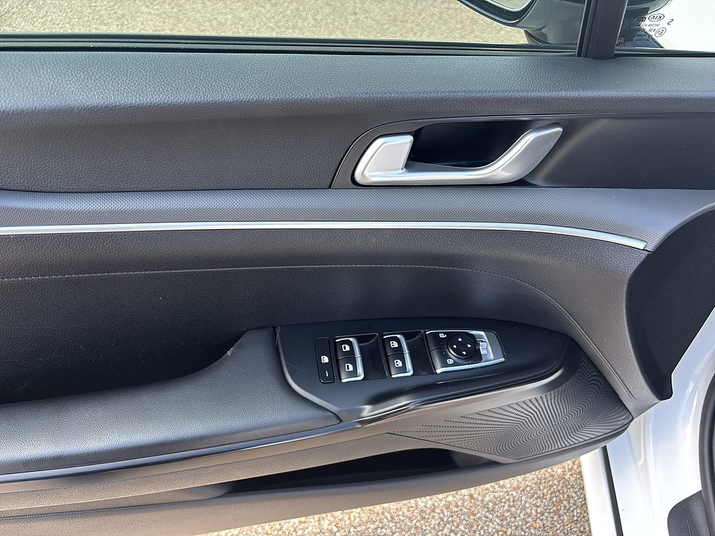 2021 Kia K5 photo 14 of 27