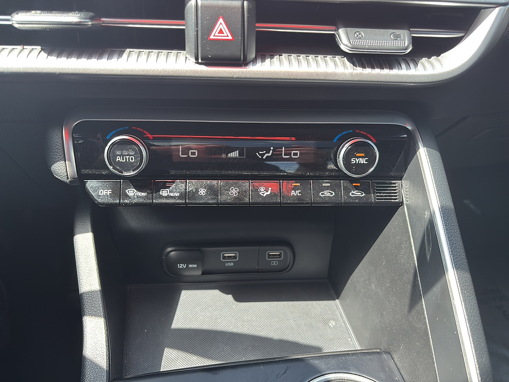 2021 Kia K5 photo 24 of 27
