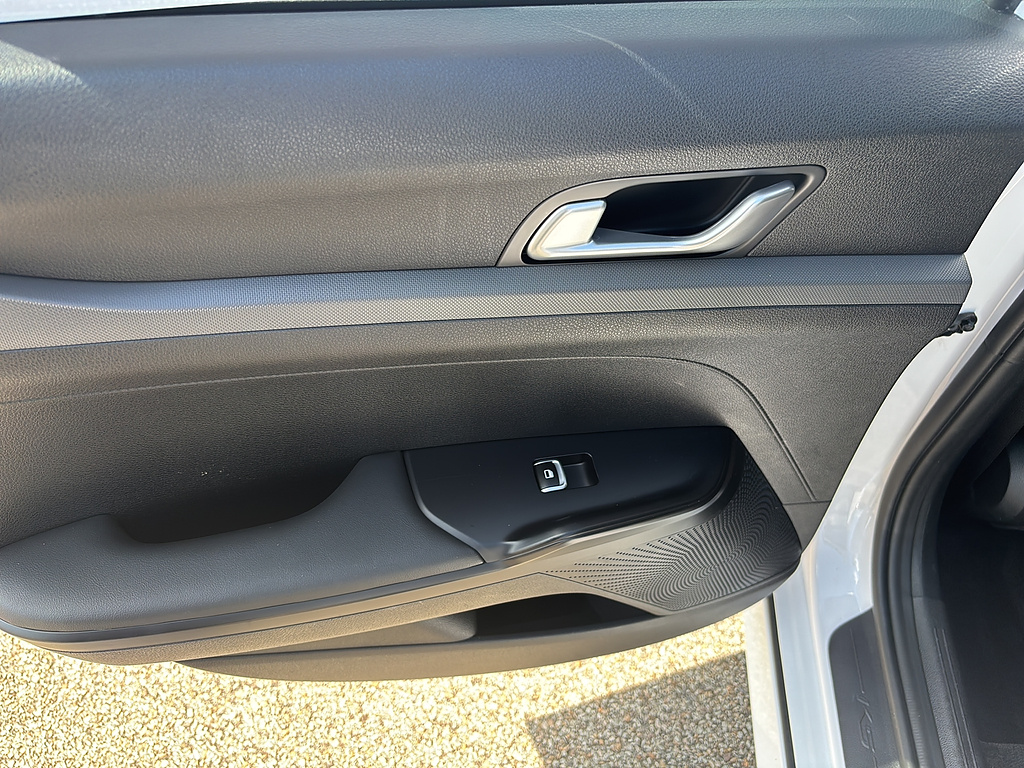 2021 Kia K5 photo 17 of 27