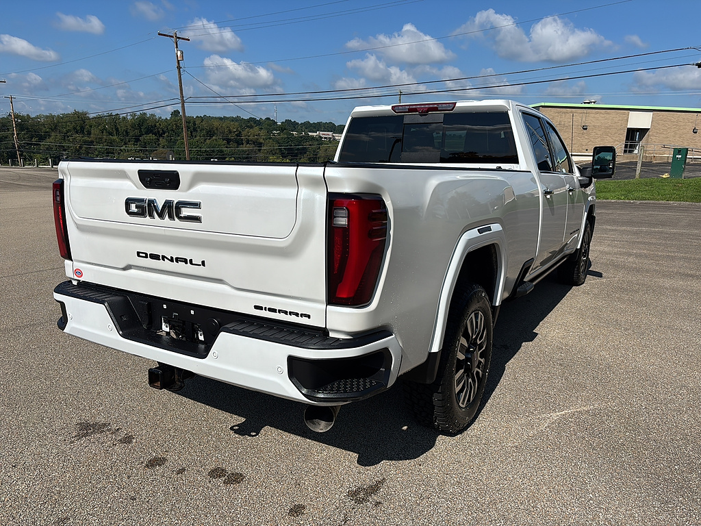 2025 GMC Sierra 3500HD photo 4 of 27