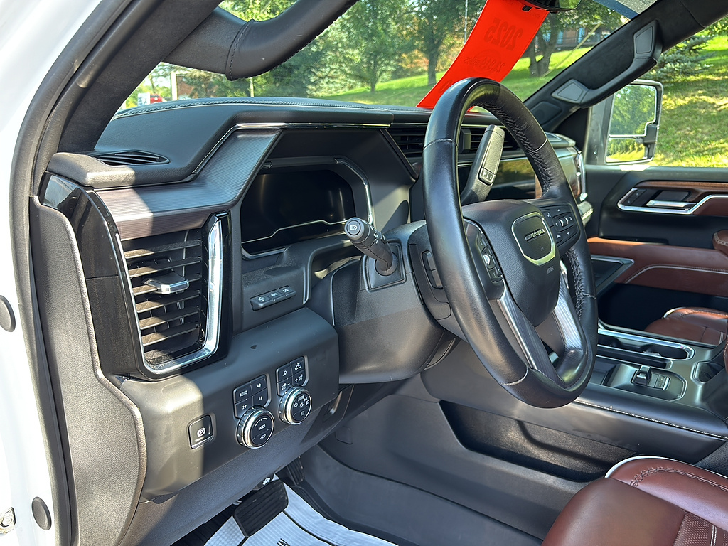 2025 GMC Sierra 3500HD photo 13 of 27