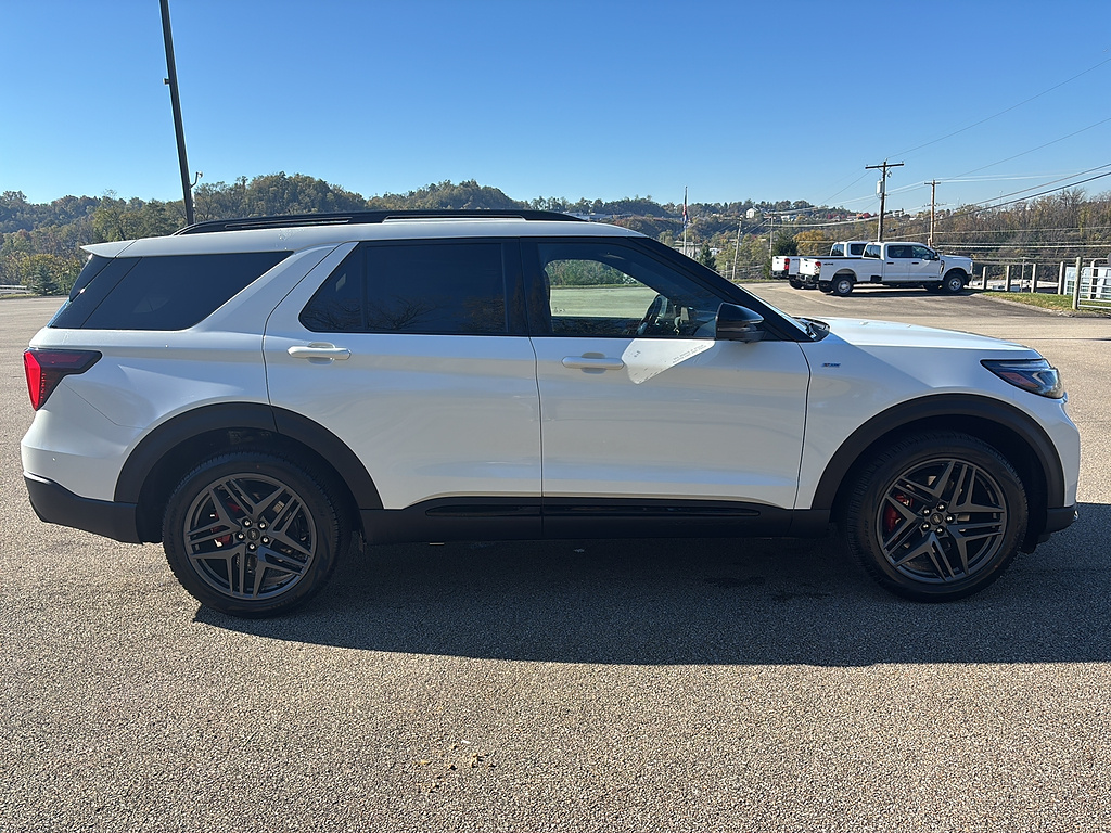 2027 Ford Explorer photo 5 of 26