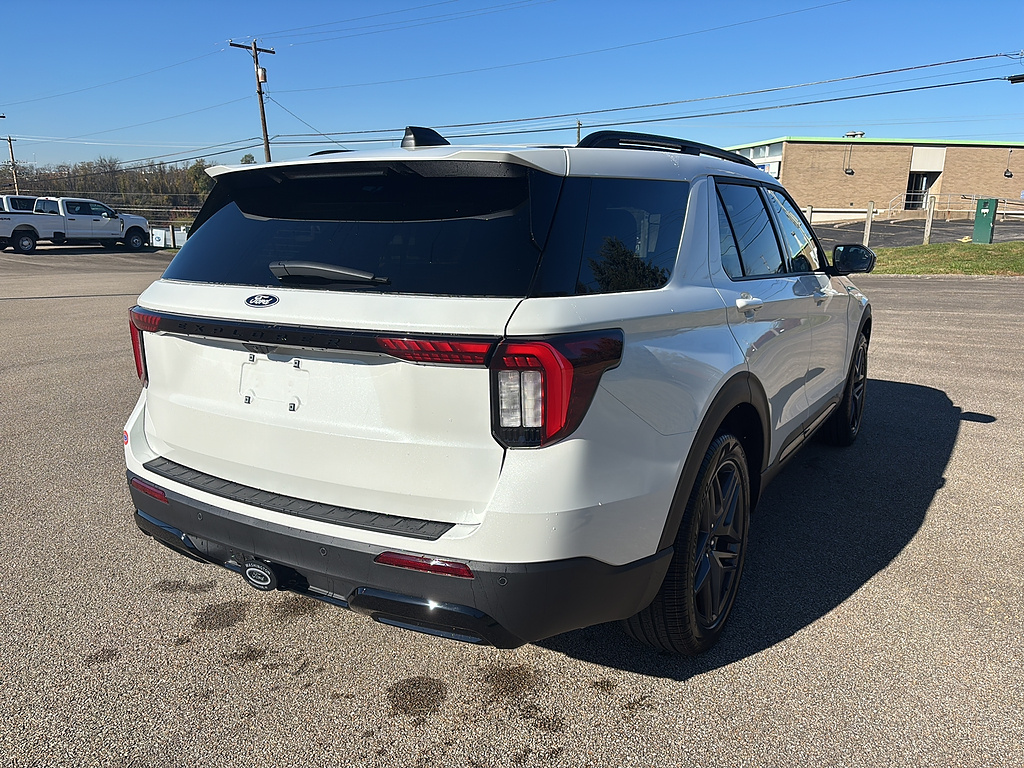 2027 Ford Explorer photo 4 of 26