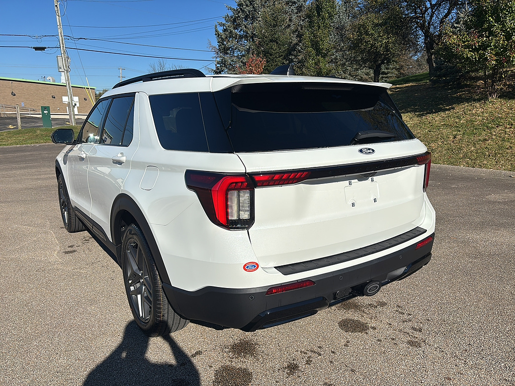 2027 Ford Explorer photo 2 of 26