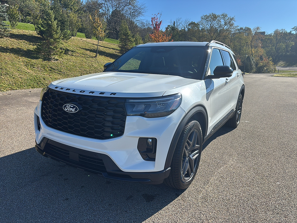 2027 Ford Explorer photo 8 of 26