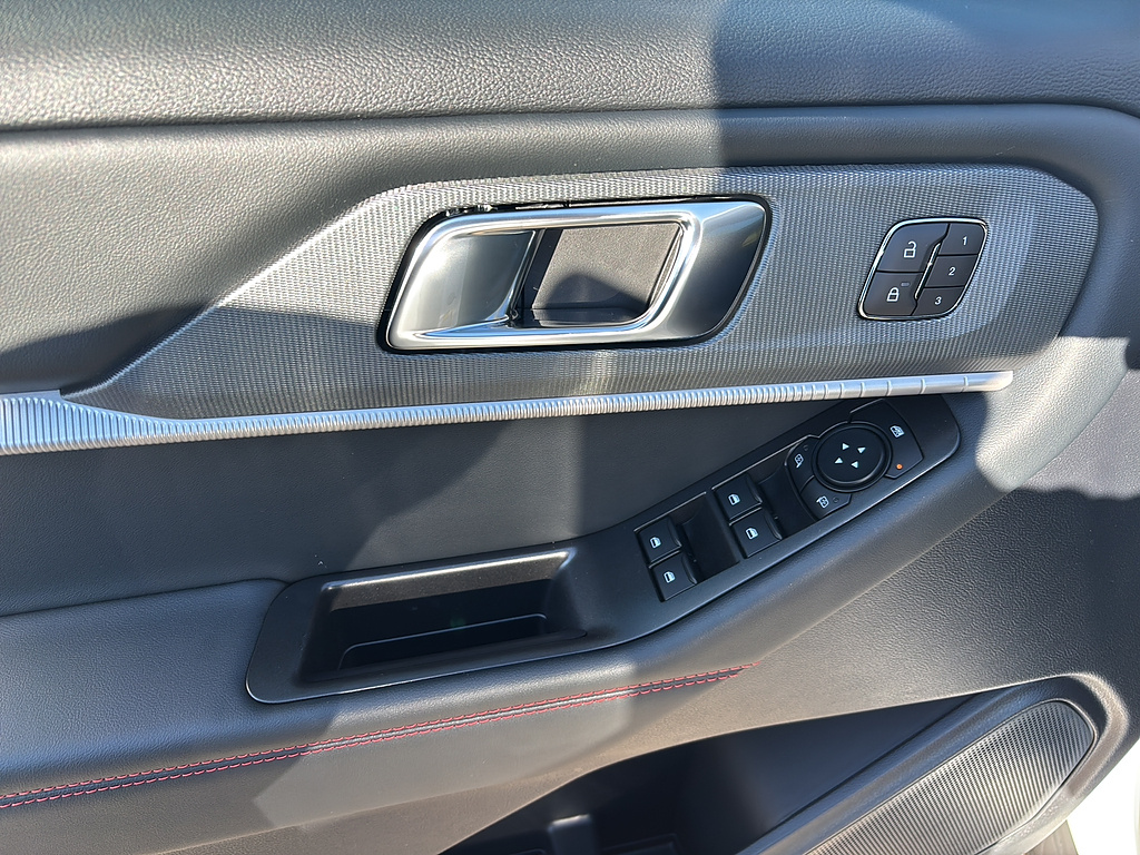 2027 Ford Explorer photo 13 of 26