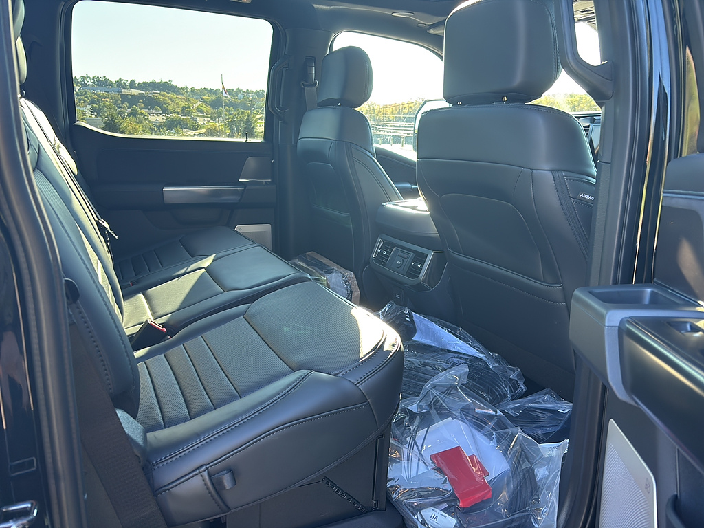 2027 Ford Super Duty F-250 SRW photo 18 of 26