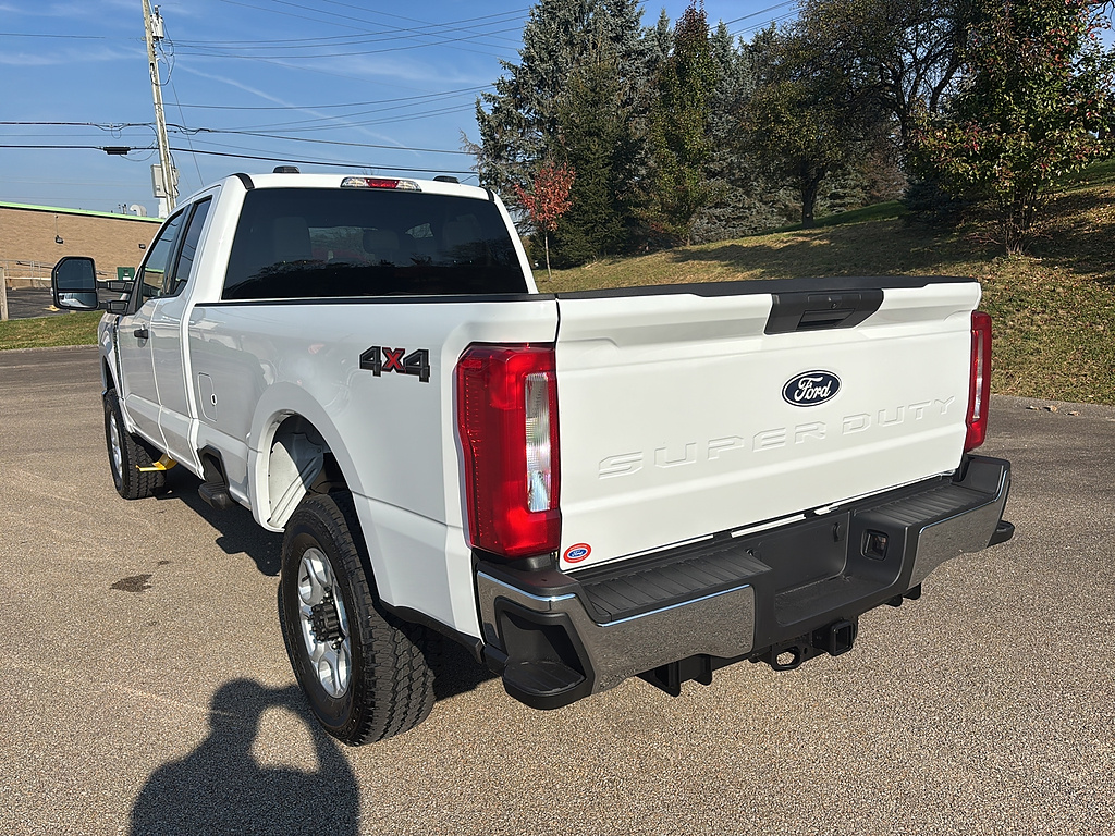 2027 Ford Super Duty F-350 SRW photo 2 of 26