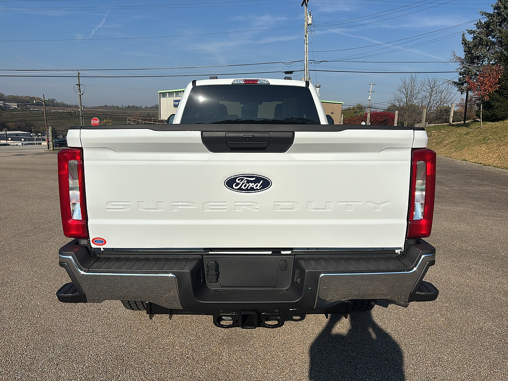 2027 Ford Super Duty F-350 SRW photo 3 of 26