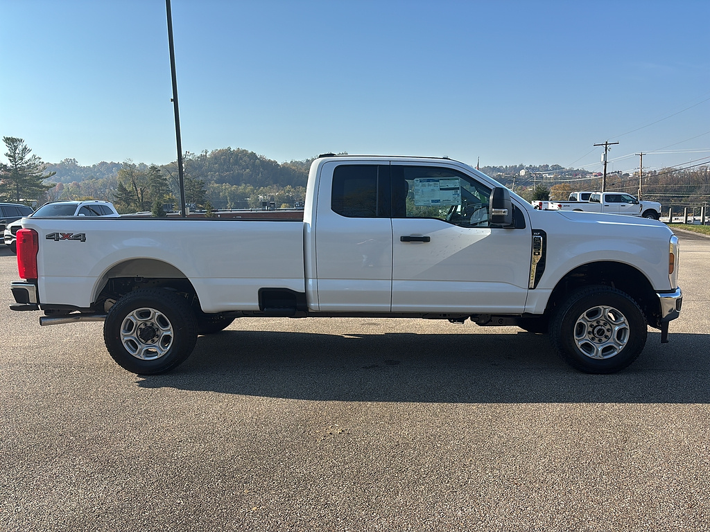 2027 Ford Super Duty F-350 SRW photo 5 of 26