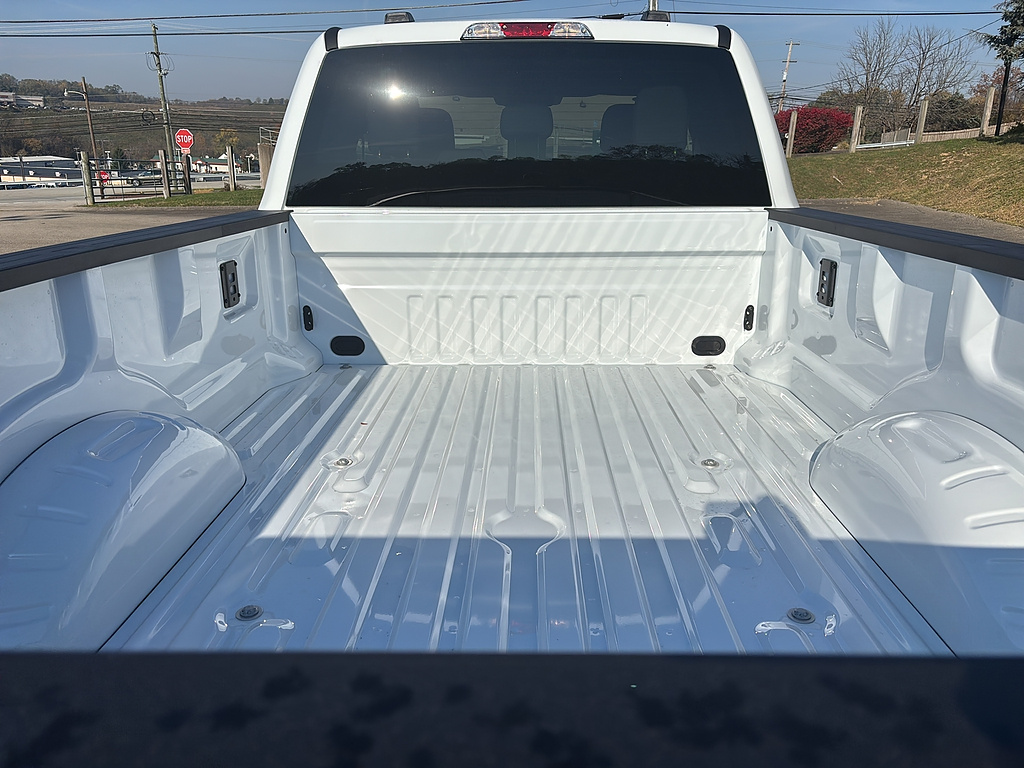 2027 Ford Super Duty F-350 SRW photo 17 of 26