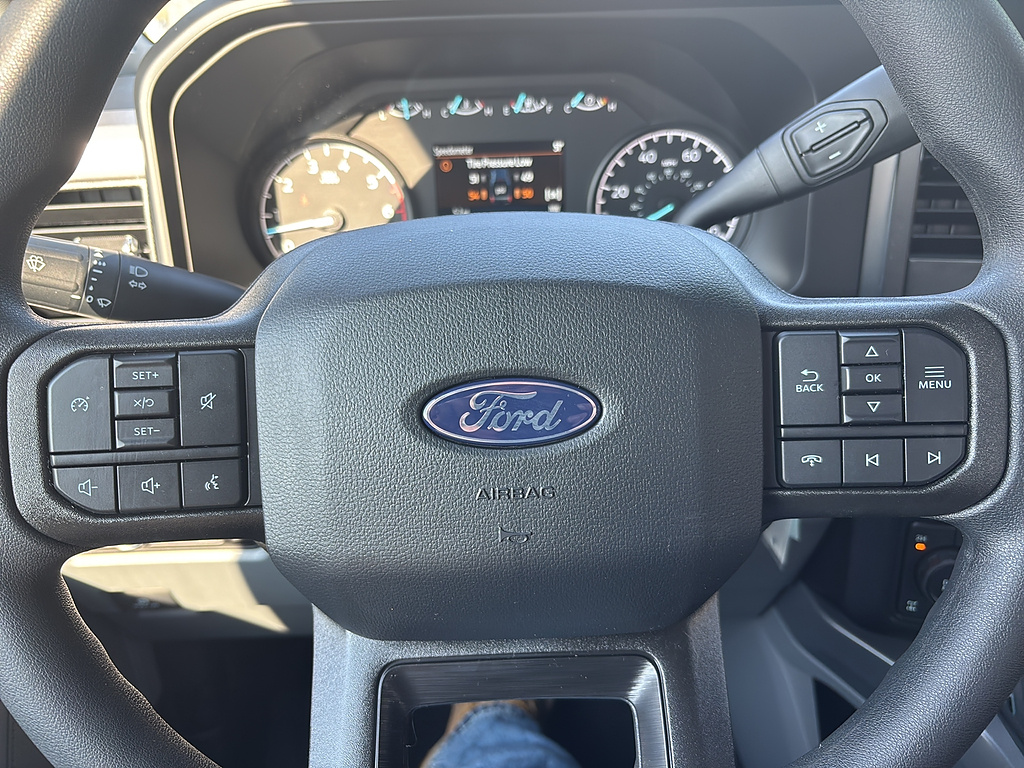 2027 Ford Super Duty F-350 SRW photo 25 of 26
