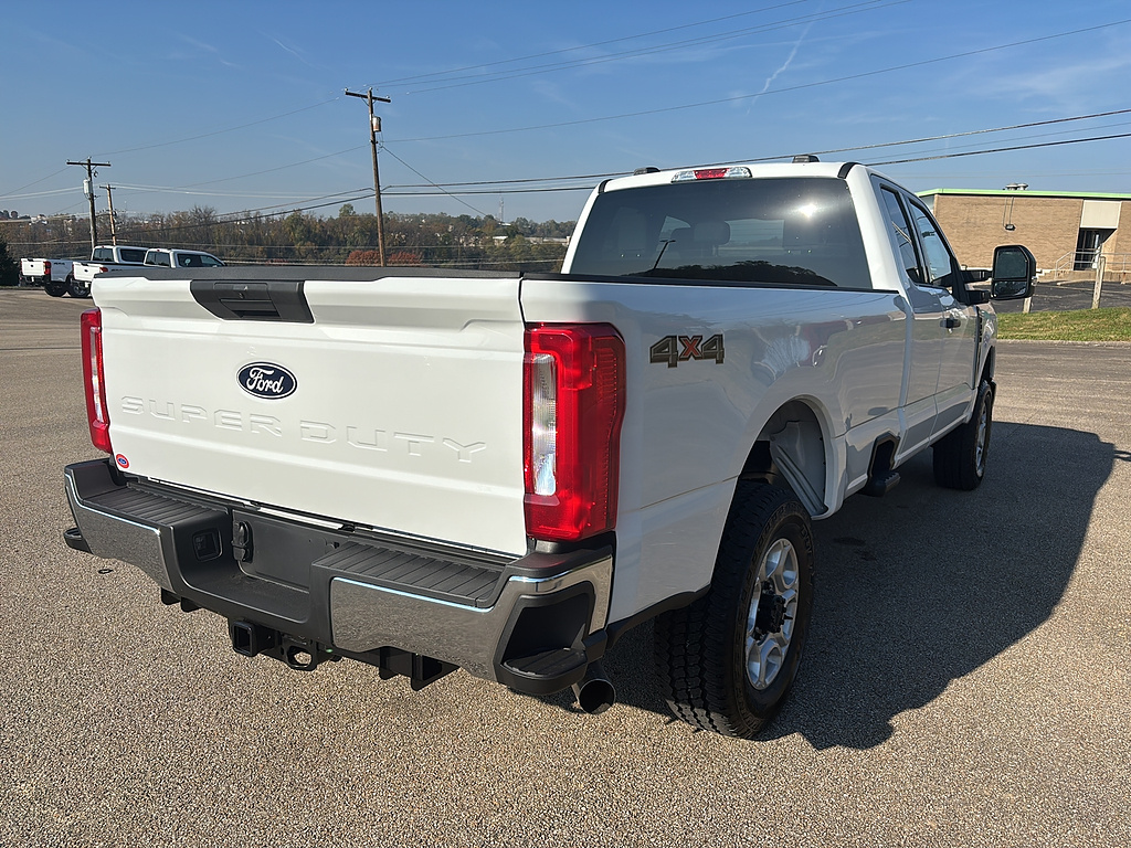 2027 Ford Super Duty F-350 SRW photo 4 of 26