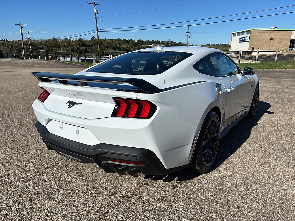 2026 Ford Mustang photo 4 of 24