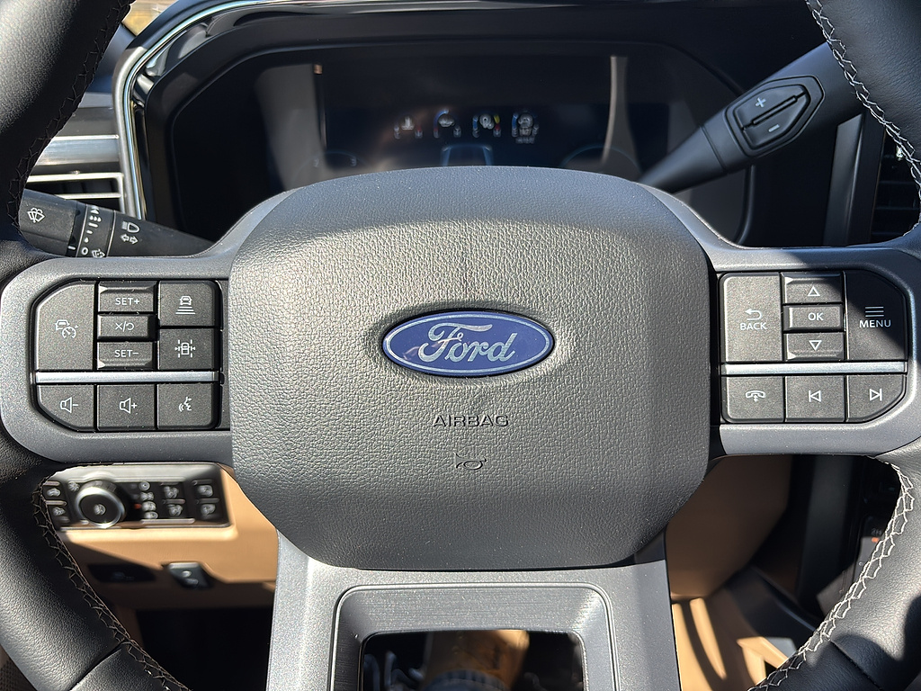 2027 Ford Super Duty F-250 SRW photo 22 of 23