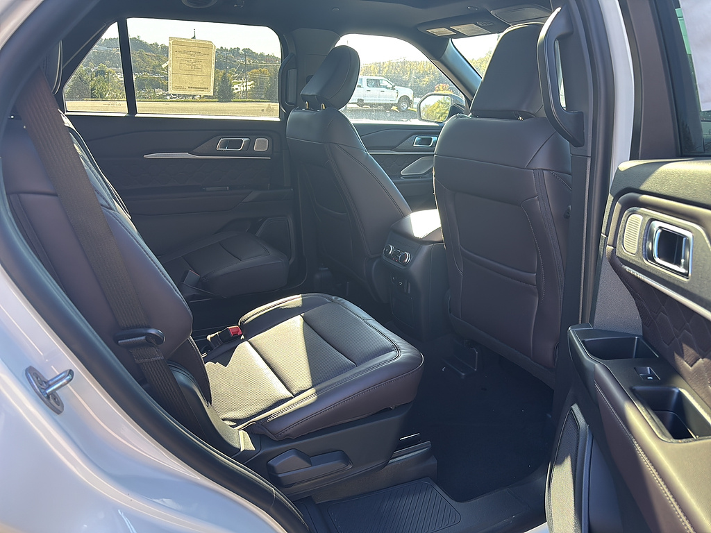 2027 Ford Explorer photo 18 of 26