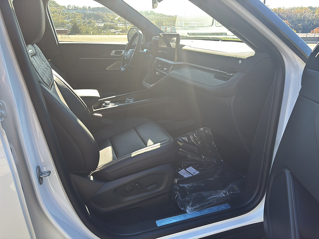 2027 Ford Explorer photo 19 of 26