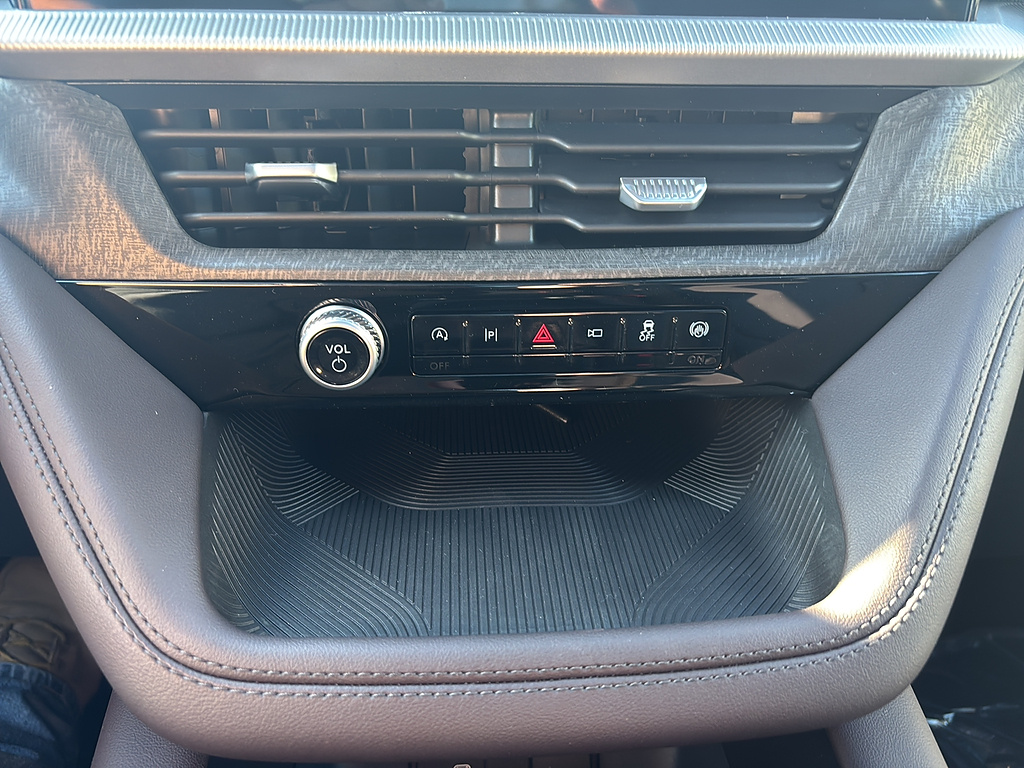 2027 Ford Explorer photo 23 of 26