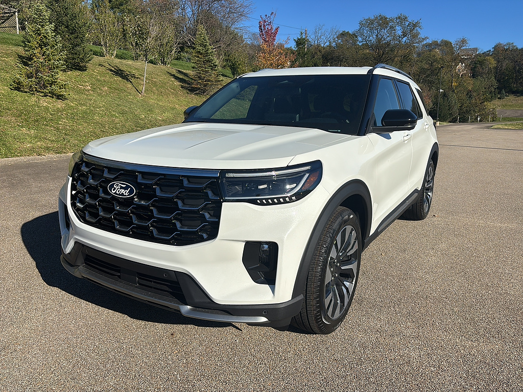 2027 Ford Explorer photo 8 of 26