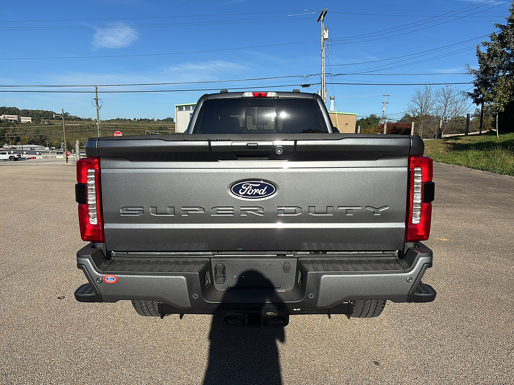 2027 Ford Super Duty F-250 SRW photo 3 of 26